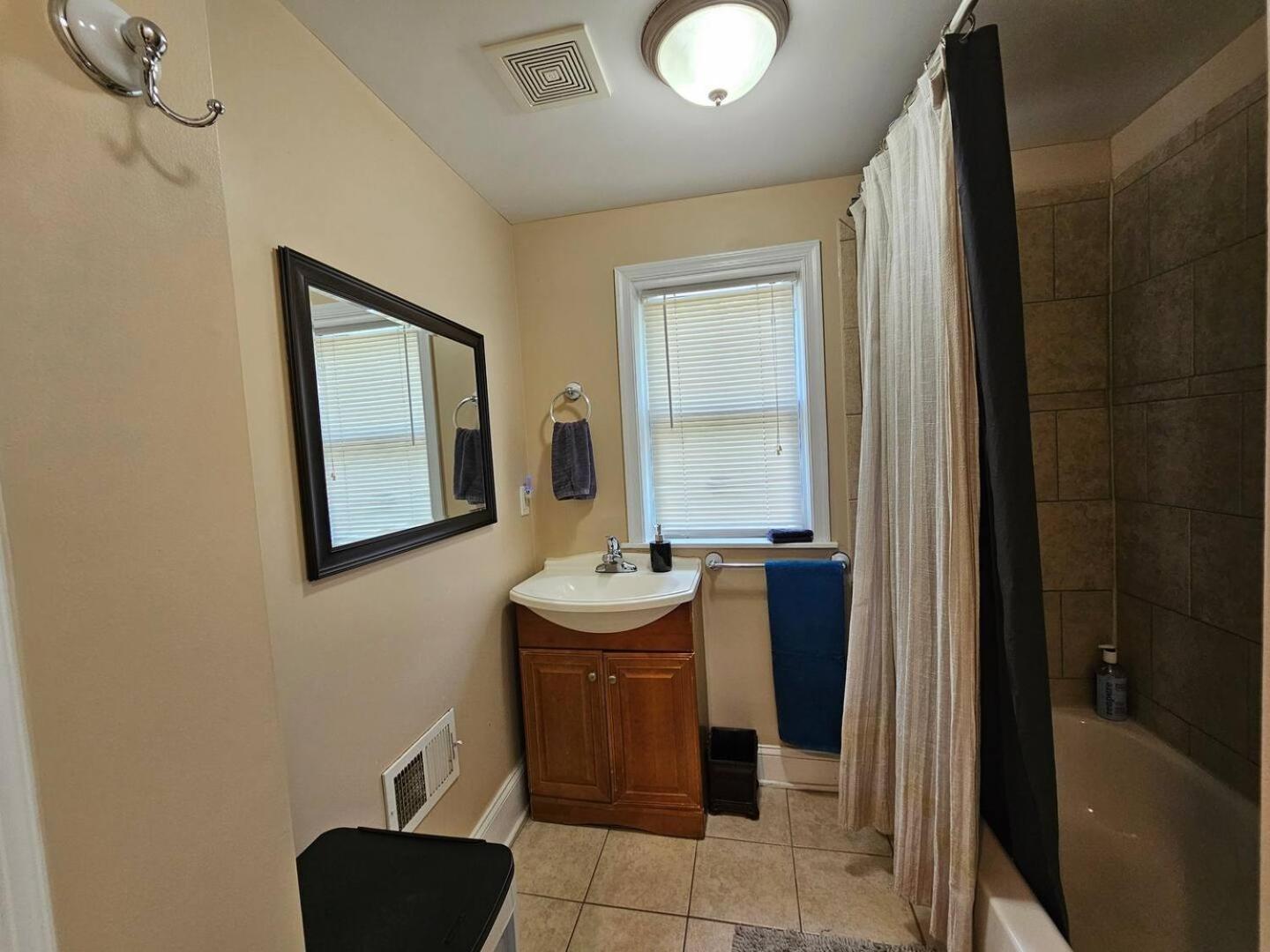 Two Story Queen Primary タウソン エクステリア 写真